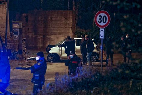 napoli gli rubano rolex|rapinatori rolex.